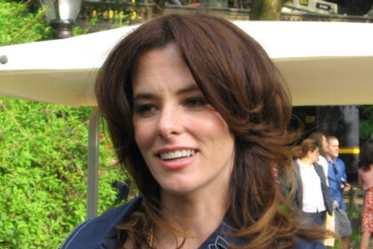parker posey stars in 'the white lotus' season 3 in thailand