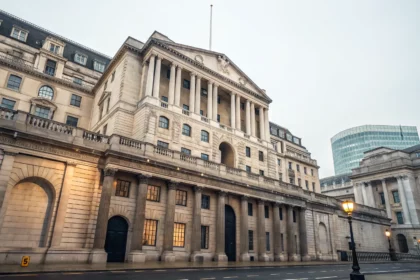bank england sees inflation peak