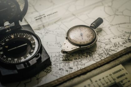 black and gray compass on top of map; contract-free fleet tracking